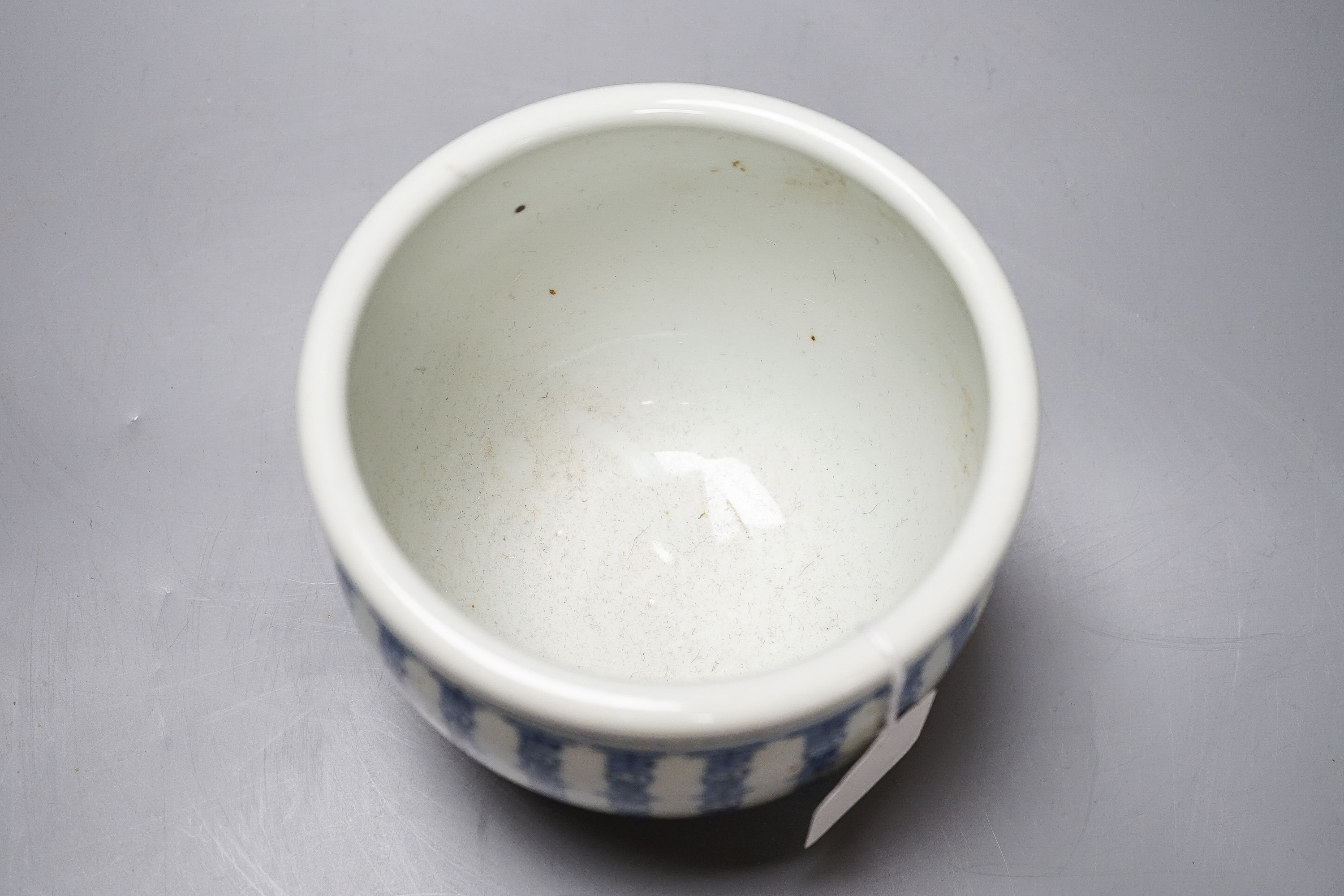 A Chinese blue and white plant pot 12cm